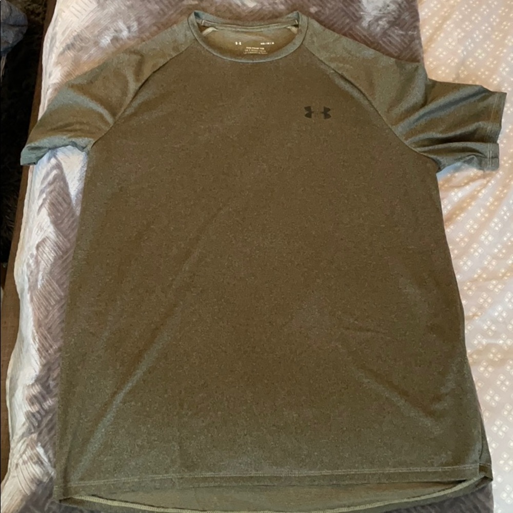 Green men’s under armor Tee